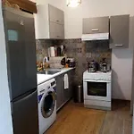 Family House Near The Sea شقة